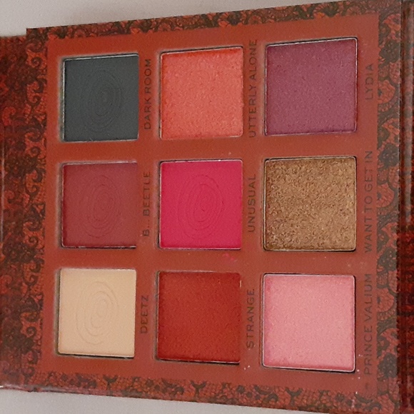 Beetlejuice X Revolution Shadow Palette - Picture 3 of 3